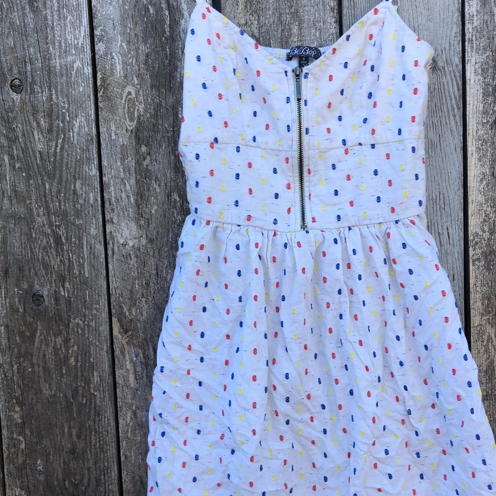 Adorable Retro looking dress!